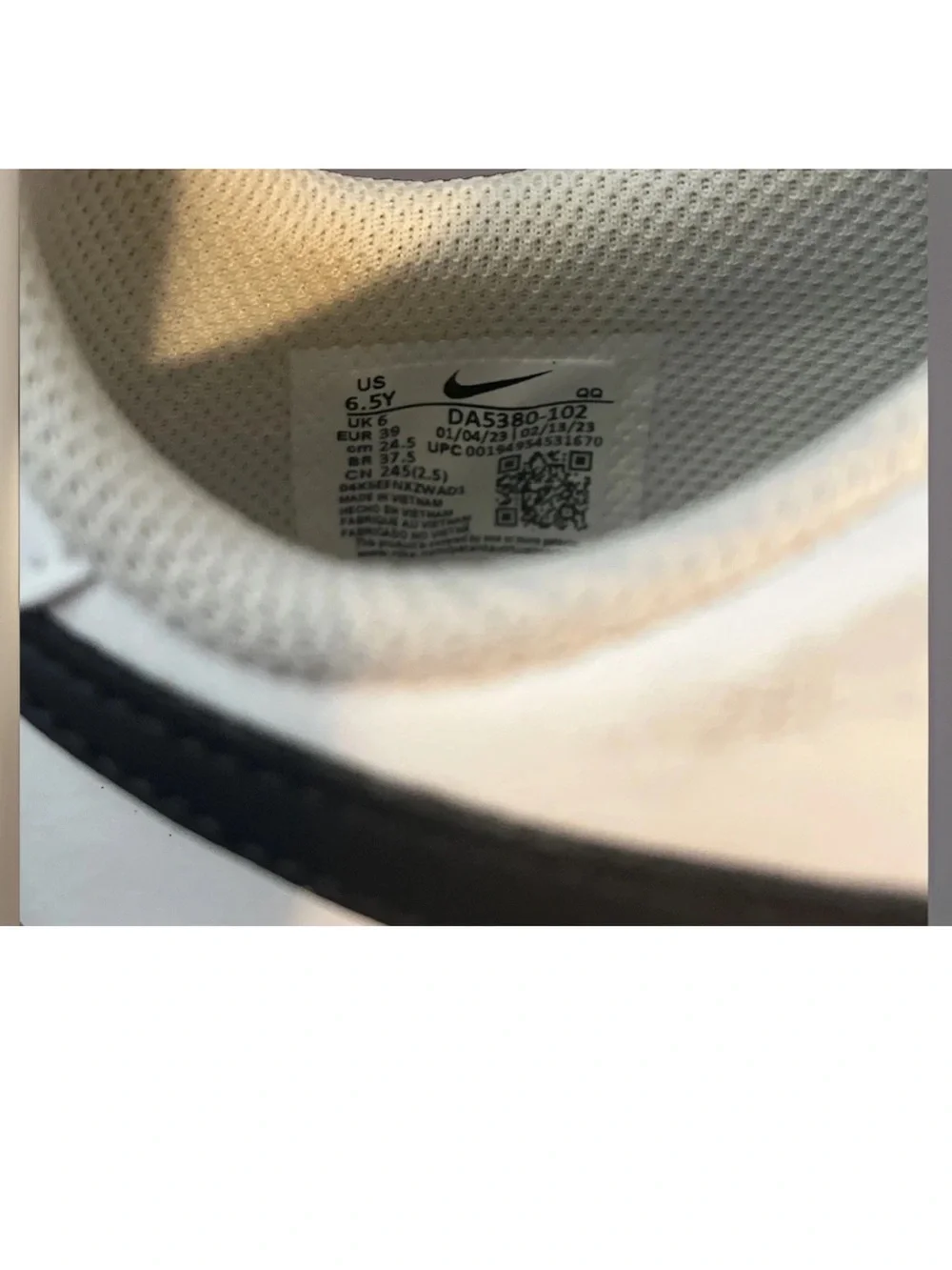 Nike White Low Top Sneakers with Black Swoosh and Brown Rubber Sole 6.5Y